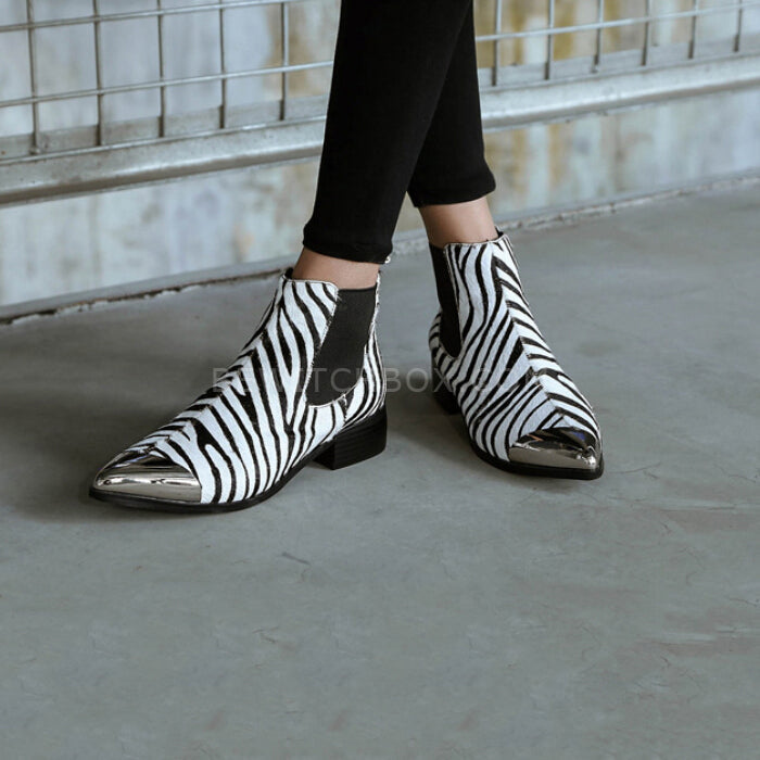 Zebra pointed short boots