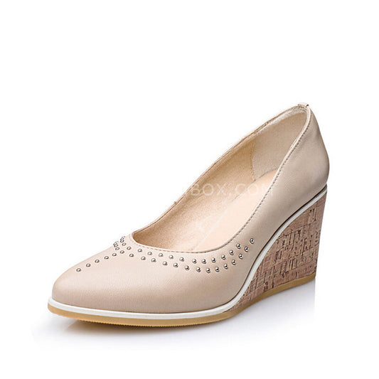 Rivets pointed high-heeled shoes