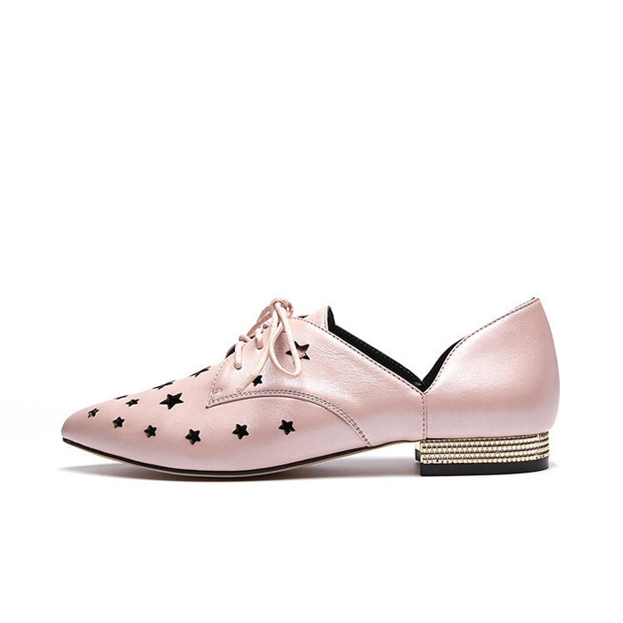 Star hollow pointed shoes