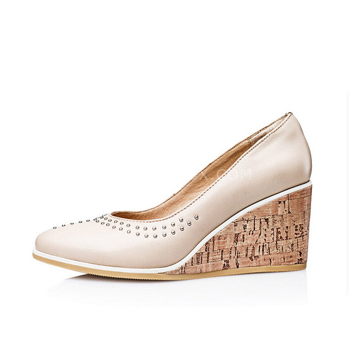 Rivets pointed high-heeled shoes