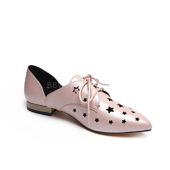 Star hollow pointed shoes