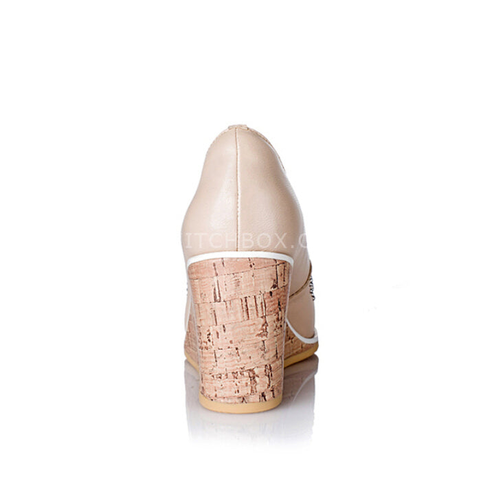 Rivets pointed high-heeled shoes