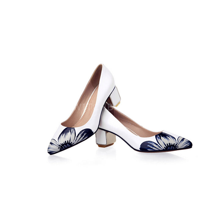 The shallow mouth shoes with floral printed