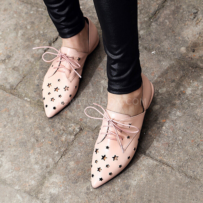 Star hollow pointed shoes