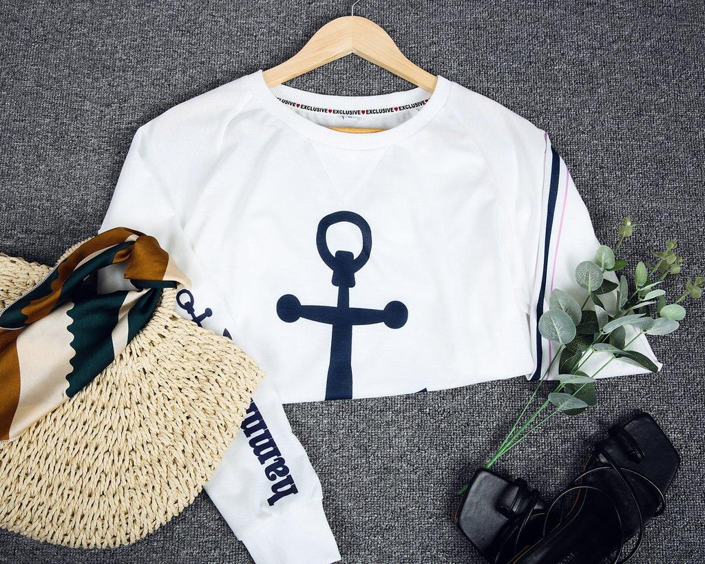 Distinctive Print Long Sleeve Sweatshirt