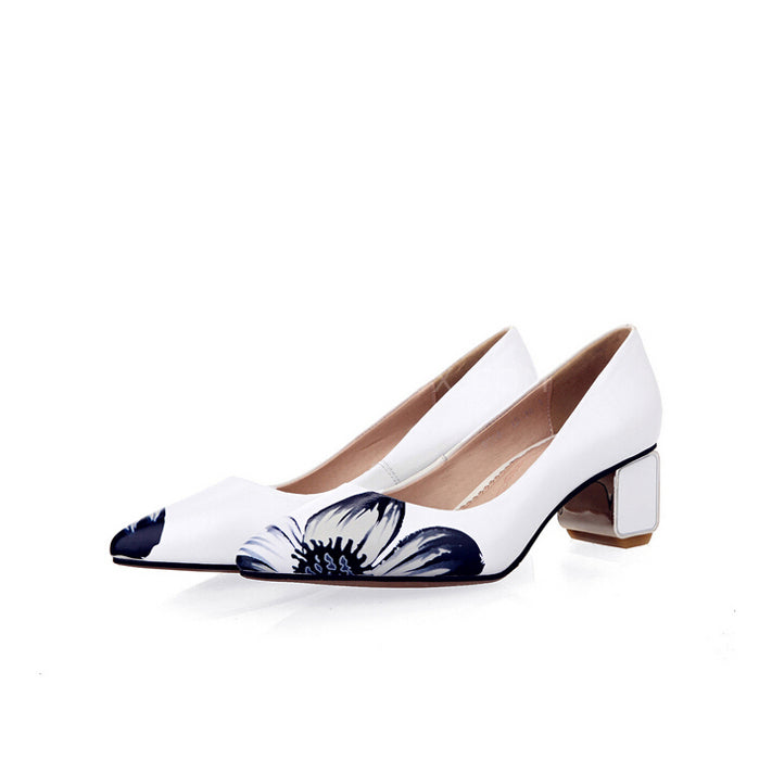 The shallow mouth shoes with floral printed